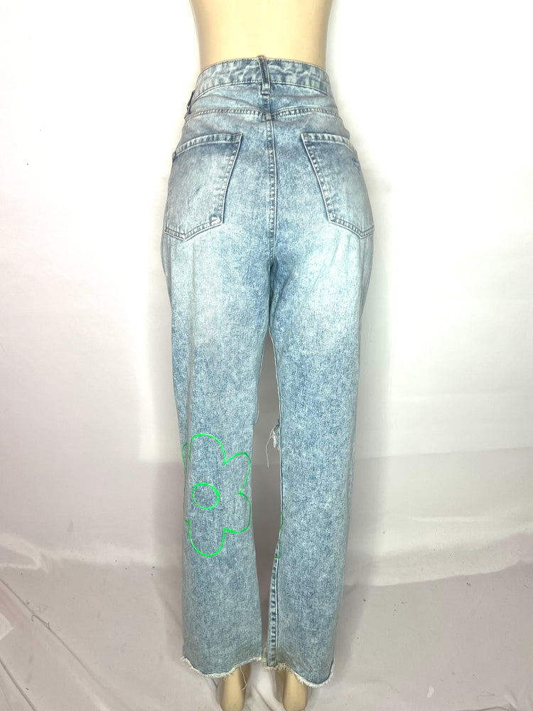 Woodstock artful denim floral on boyfriend denim Jean size 10