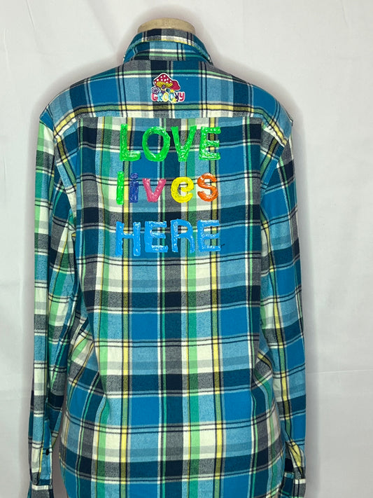 Love Lives Here bright flannel shirt Sz med